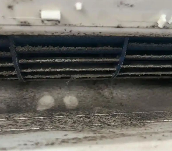 团风空调吹的风有股烧焦味是怎么回事